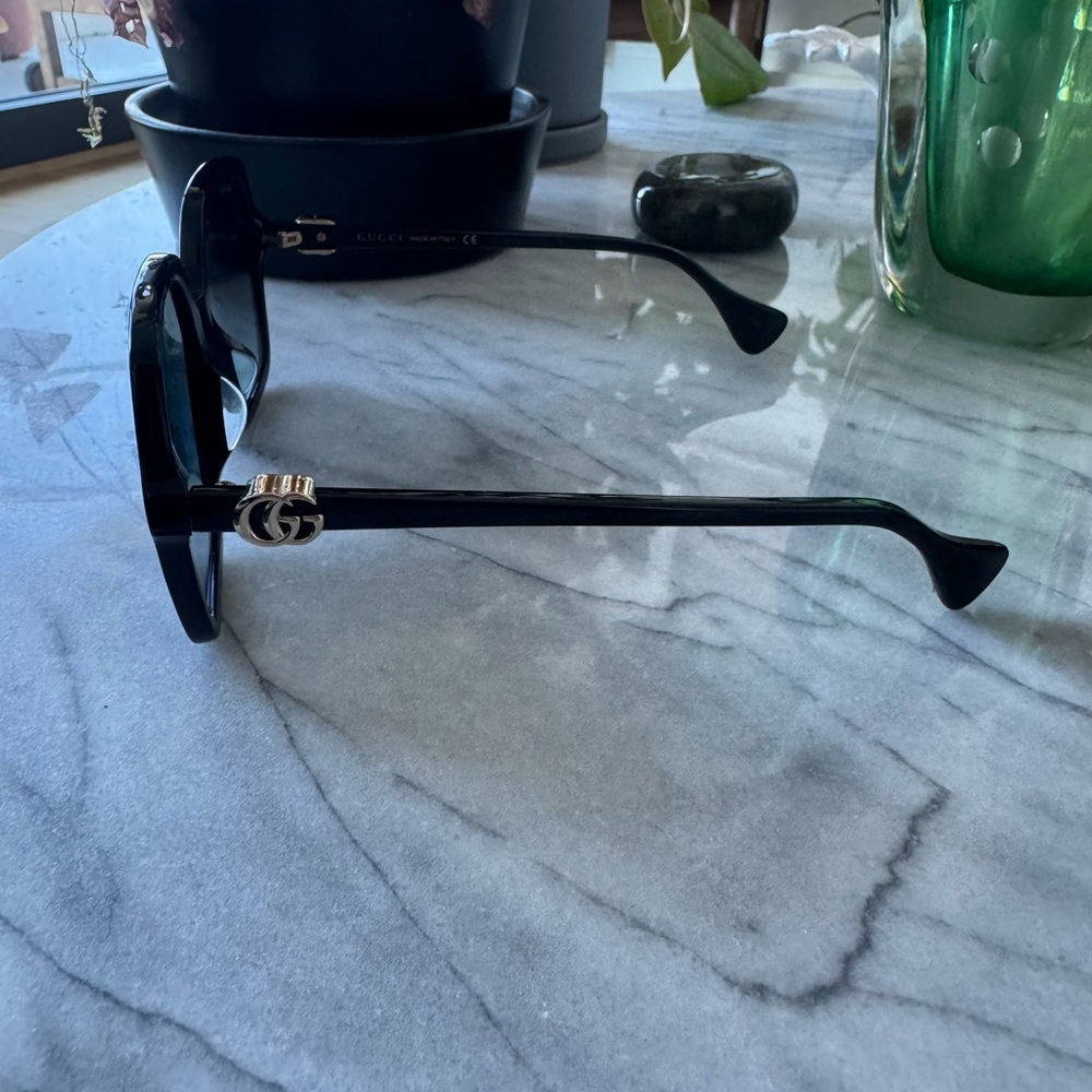 Gucci Black Oversized Sunglasses - Picture 5 of 6